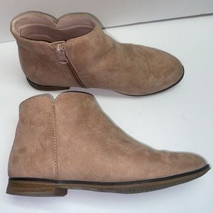 Girls Cat and Jack pale light pink Suede Booties Size 4 with Side Zip Boots